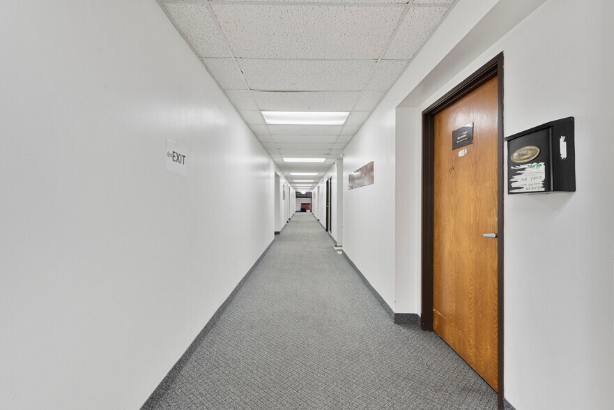 More Photos Of 220 Robert St S, Saint Paul Office For Sale