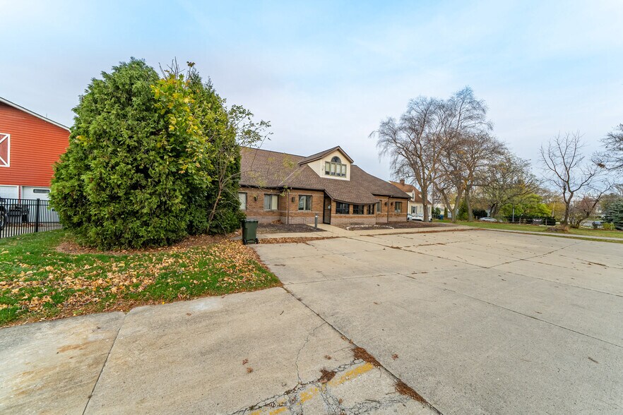 More Photos Of 4259 Lake Rd, Lorain Office For Sale