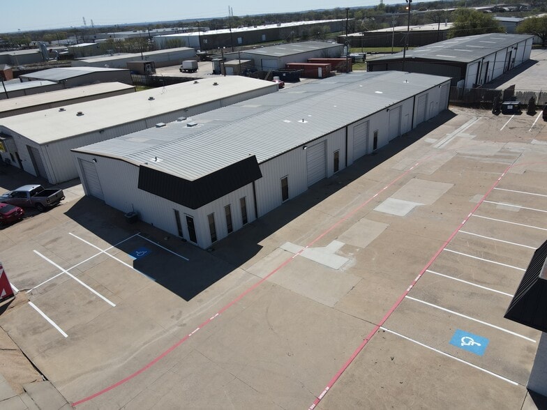 More Photos Of 4404-4412 Glenview Dr, Haltom City Warehouse For Lease