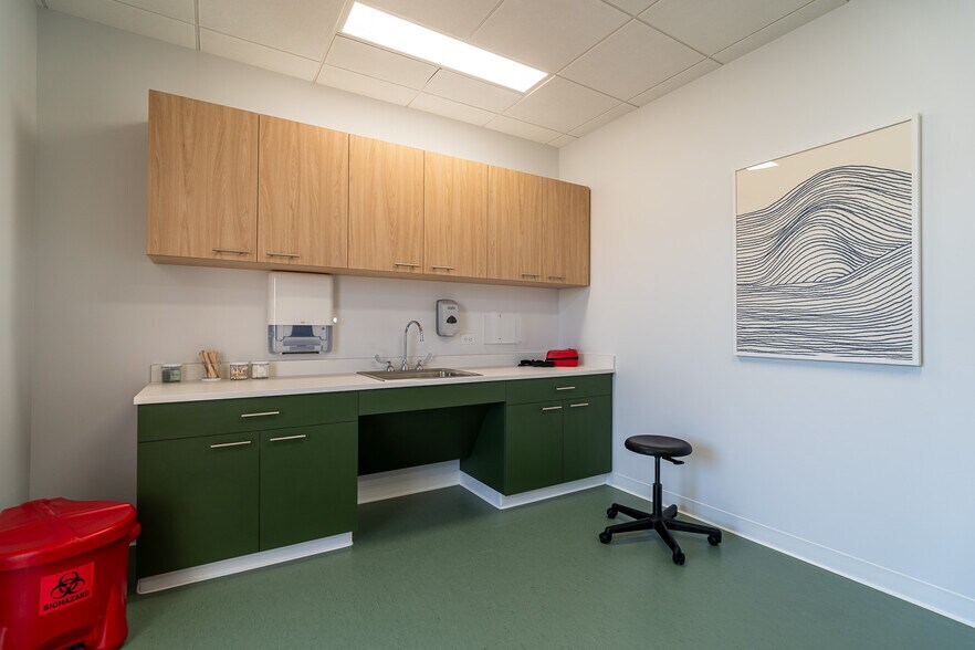 More Photos Of 155 E Algonquin Rd, Arlington Heights Medical For Lease