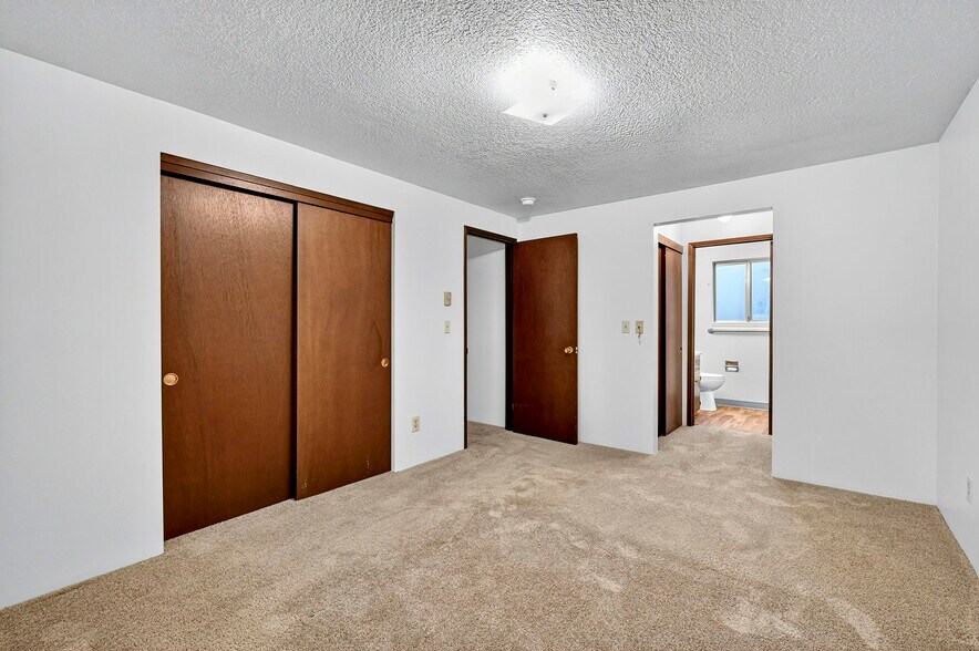 More Photos Of 17170 Beers Ave, Sandy Multifamily For Sale