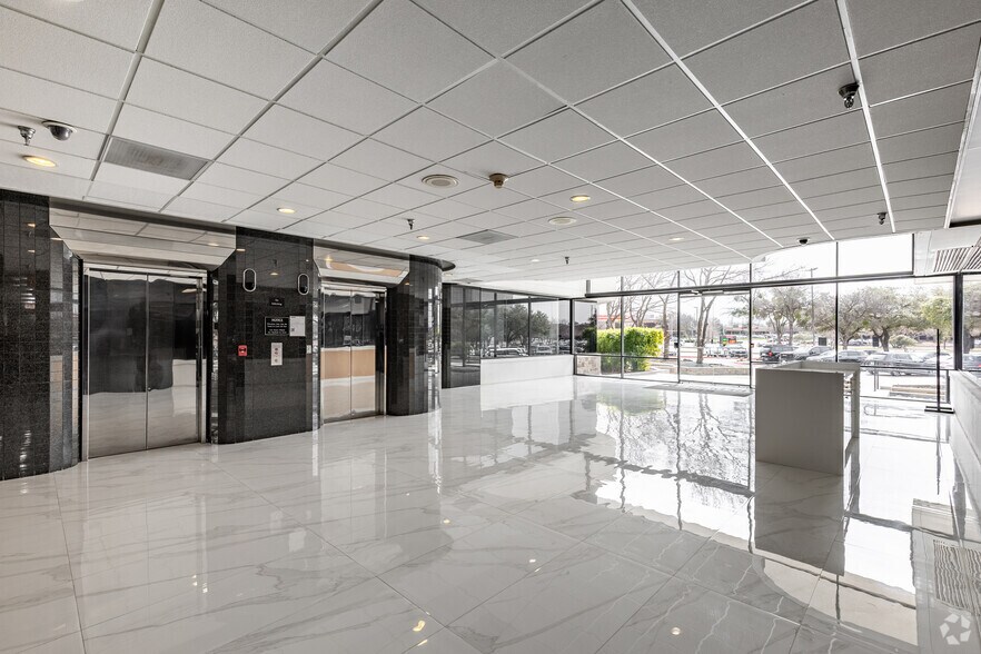 More Photos Of 555 Republic Dr, Plano Office For Lease
