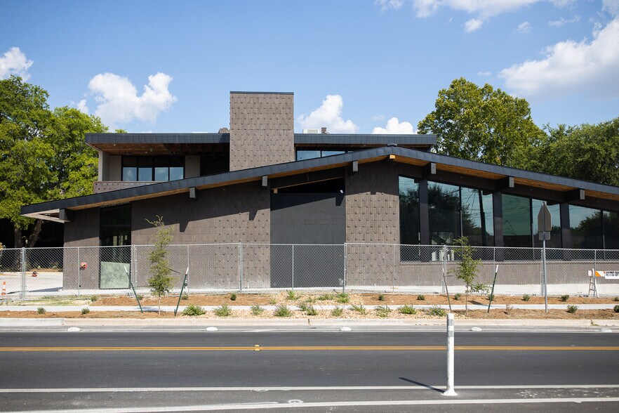 More Photos Of 5621 Emerald Forest Dr, Austin Restaurant For Lease