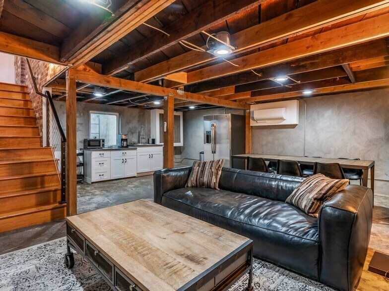 More Photos Of 2917 Washington St, Vancouver Storefront Retail Office For Sale