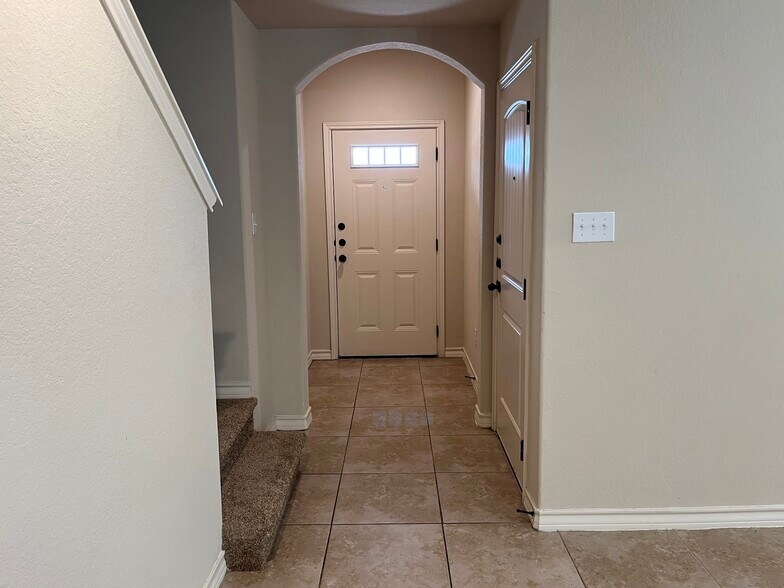 More Photos Of 7014 Donovan Way, San Antonio Apartments For Sale