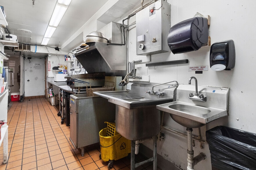 More Photos Of 2440 W Jefferson Blvd, Fort Wayne Restaurant For Sale