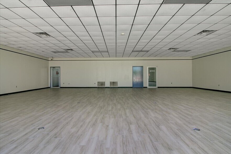 More Photos Of 4055 Old Dowlen Rd, Beaumont Warehouse For Sale
