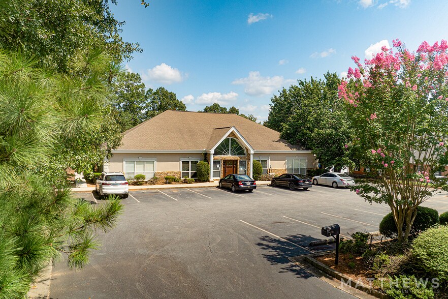 More Photos Of 250 Corporate Center Ct, Stockbridge Medical For Sale