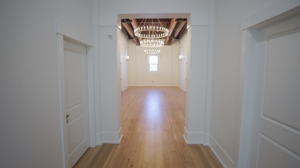 More Photos Of 550 N 1st St, Woodburn Office For Sale