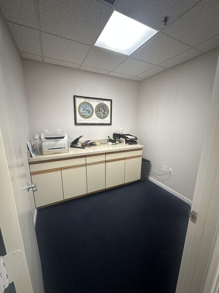 More Photos Of 560 Riverside Dr, Salisbury Medical For Sale