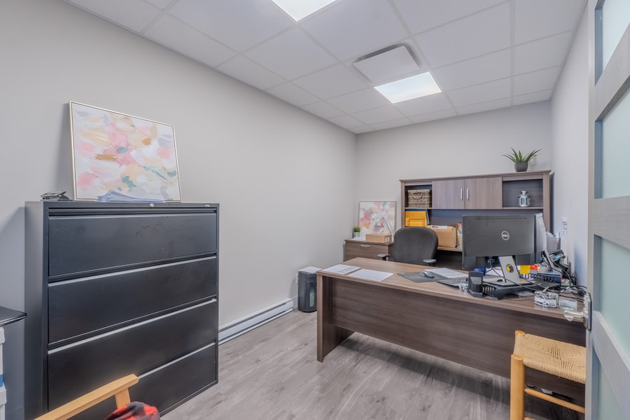 More Photos Of 525 Rue Sagard, St-Bruno-de-Montarville Warehouse For Sale