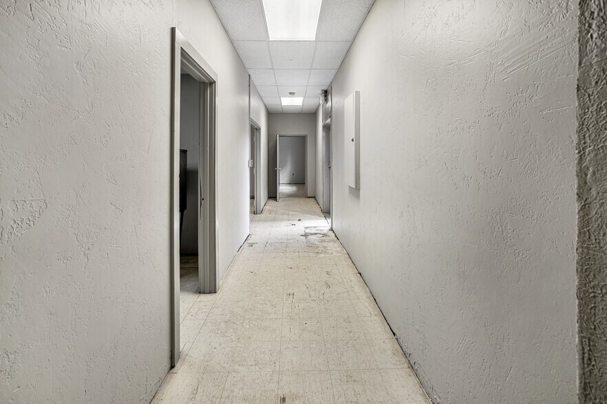 More Photos Of 101 W Laurel Ave, Damascus General Retail For Sale