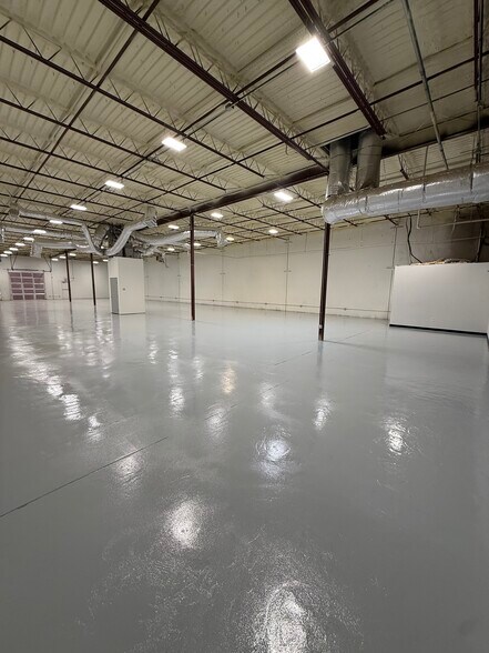 More Photos Of 10823 Sanden Dr, Dallas Flex For Lease