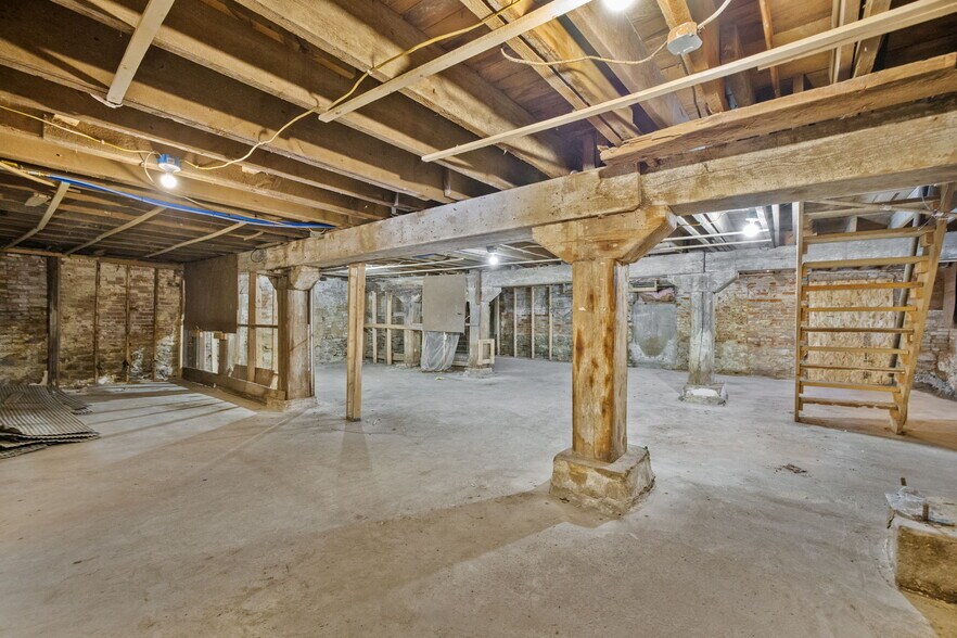 More Photos Of 305 N Main St, Ste Genevieve Storefront Retail Residential For Sale