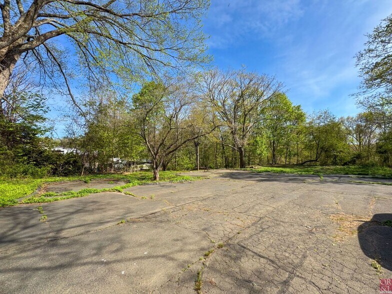More Photos Of 2414 Boston Post Rd, Guilford Freestanding For Sale