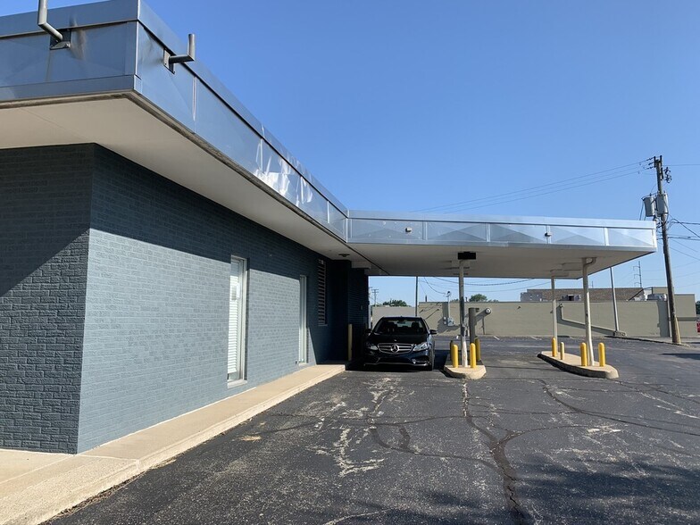 More Photos Of 3617 E McKinley Ave, South Bend Storefront Retail Office For Lease