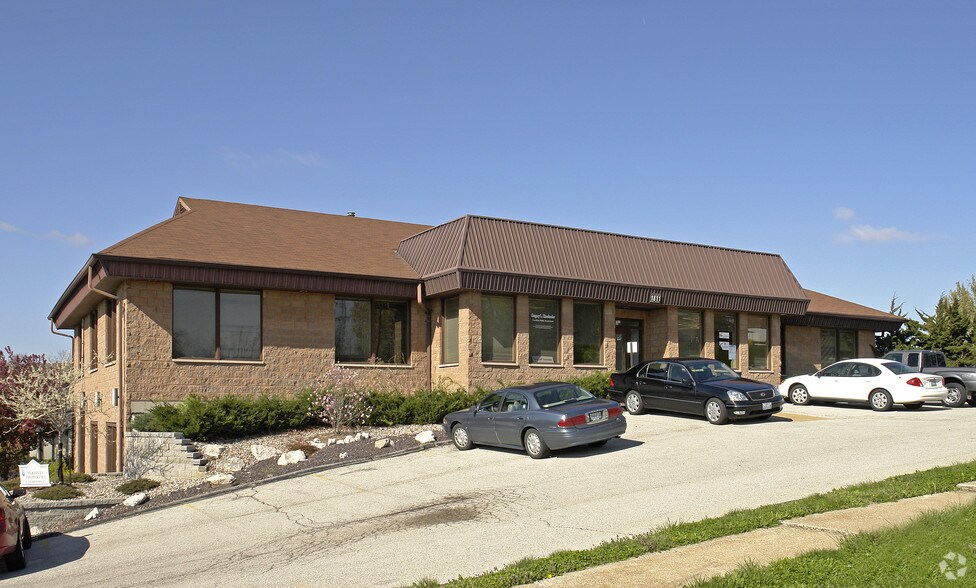 More Photos Of 1811 Sherman Dr, Saint Charles Medical For Lease