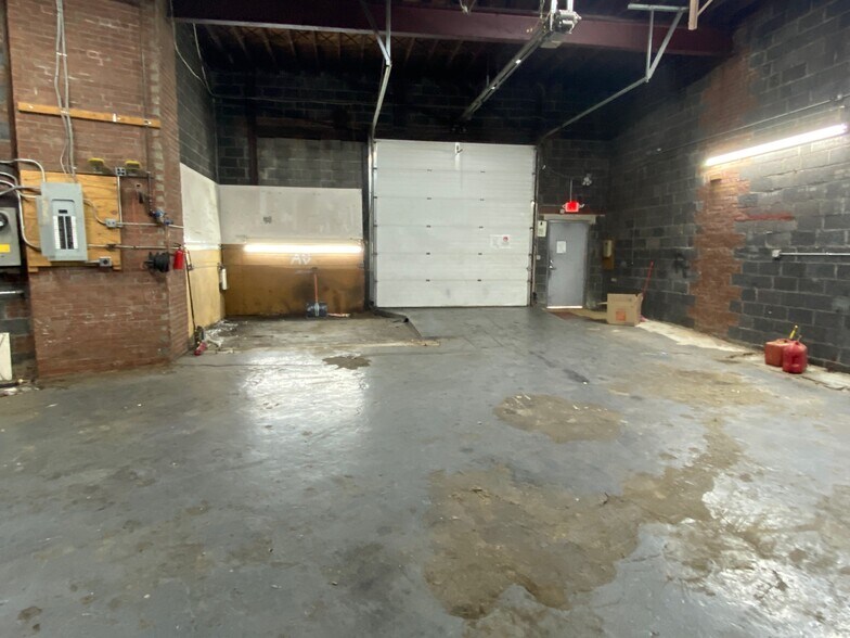 More Photos Of 647 River St, Paterson Warehouse For Lease
