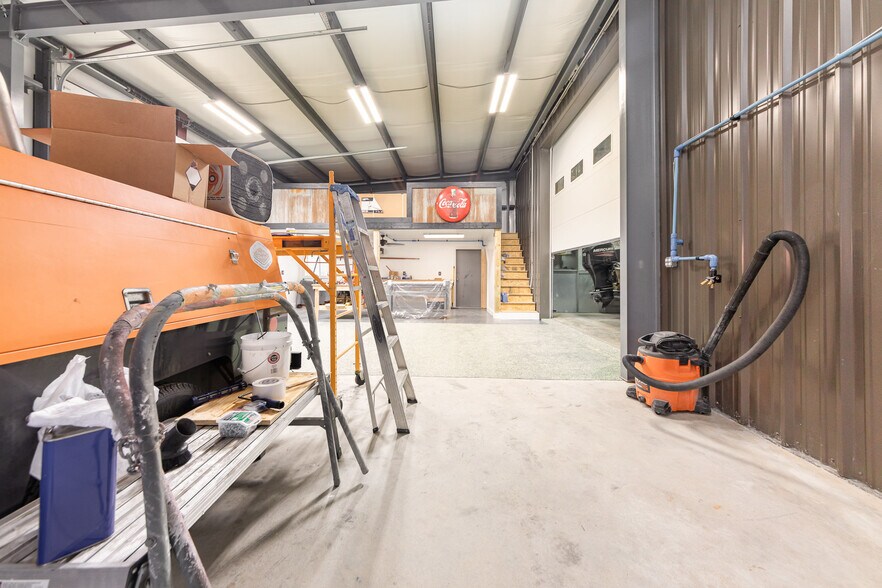 More Photos Of 1875 New Bridge Rd, Mineral Showroom For Sale