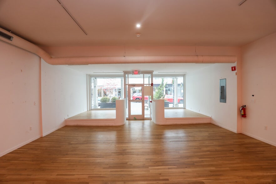 More Photos Of 328 Wall St, Kingston Storefront Retail Office For Lease