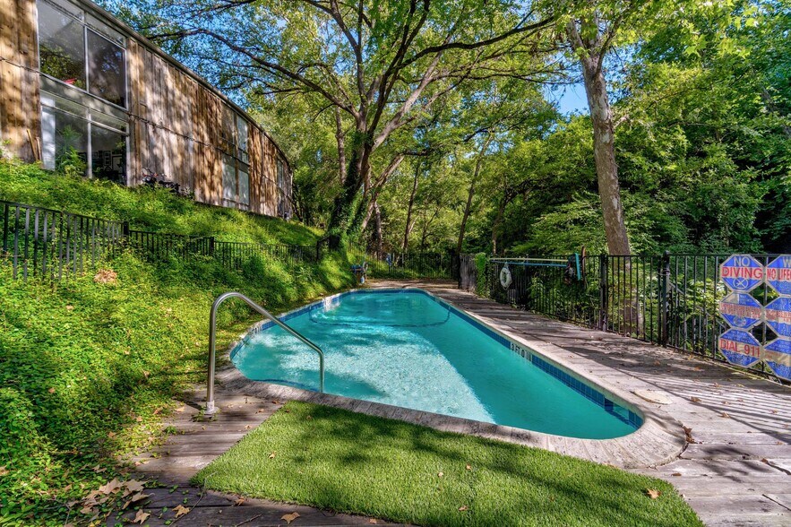 More Photos Of 1801 Westlake Dr, West Lake Hills Land For Sale