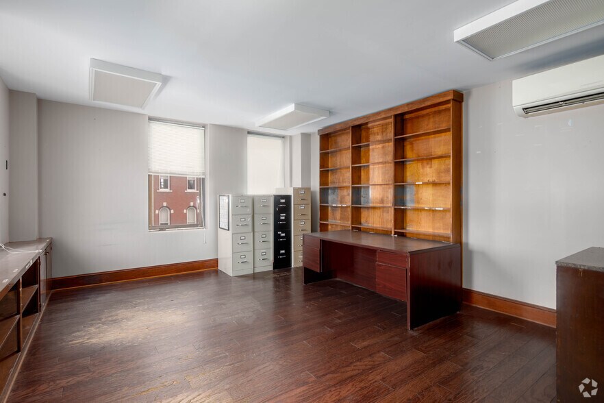 More Photos Of 931 Noble St, Anniston Office For Sale