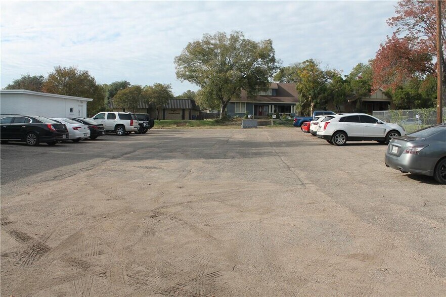 More Photos Of 1826 Morrow Ave, Waco Freestanding For Sale