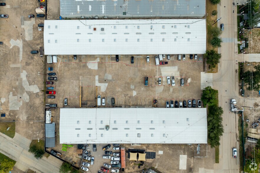 More Photos Of 1800 Sherwood Forest St, Houston Warehouse For Lease