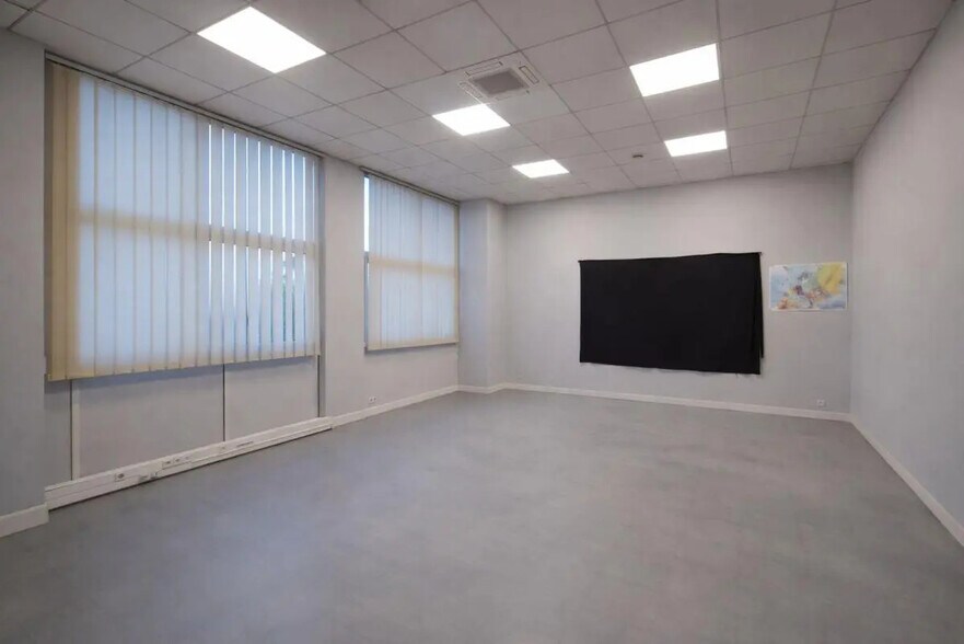 More Photos Of 68 Chemin De La Flambère, Toulouse Flex For Lease