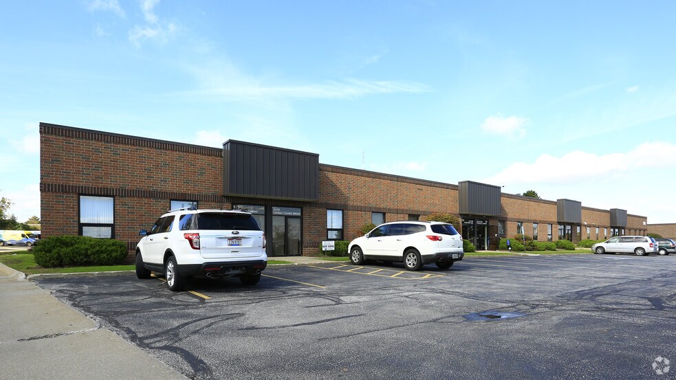 More Photos Of 101-180 Ken Mar Industrial Pky, Broadview Heights Showroom For Lease