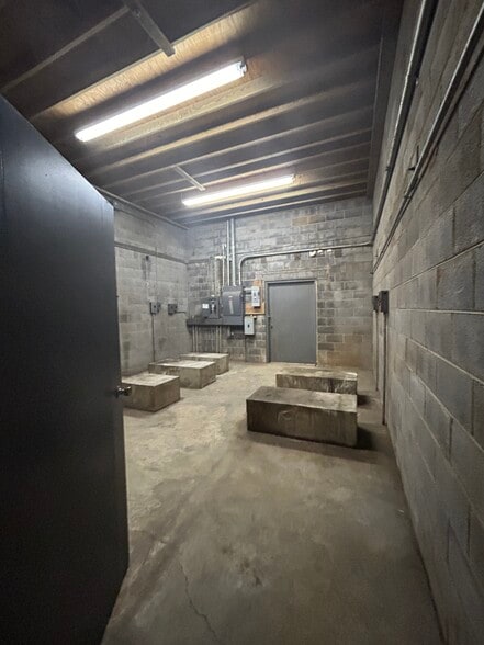 More Photos Of 4744 Singleton Station Rd, Louisville Distribution For Lease