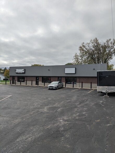 More Photos Of 1361-1365 Velp Ave, Green Bay Storefront Retail Office For Lease