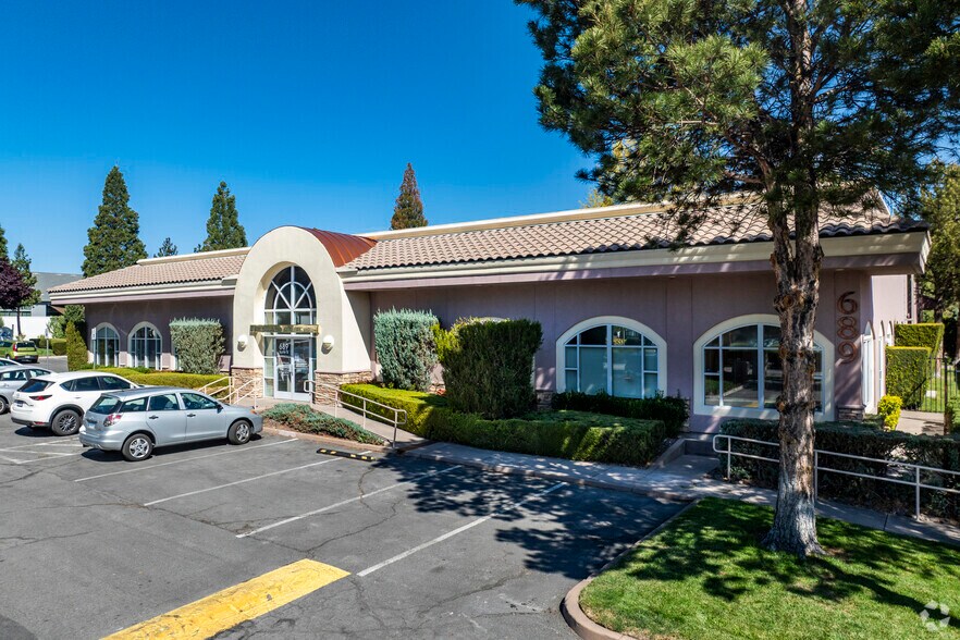 More Photos Of 689 Sierra Rose Dr, Reno Medical For Lease