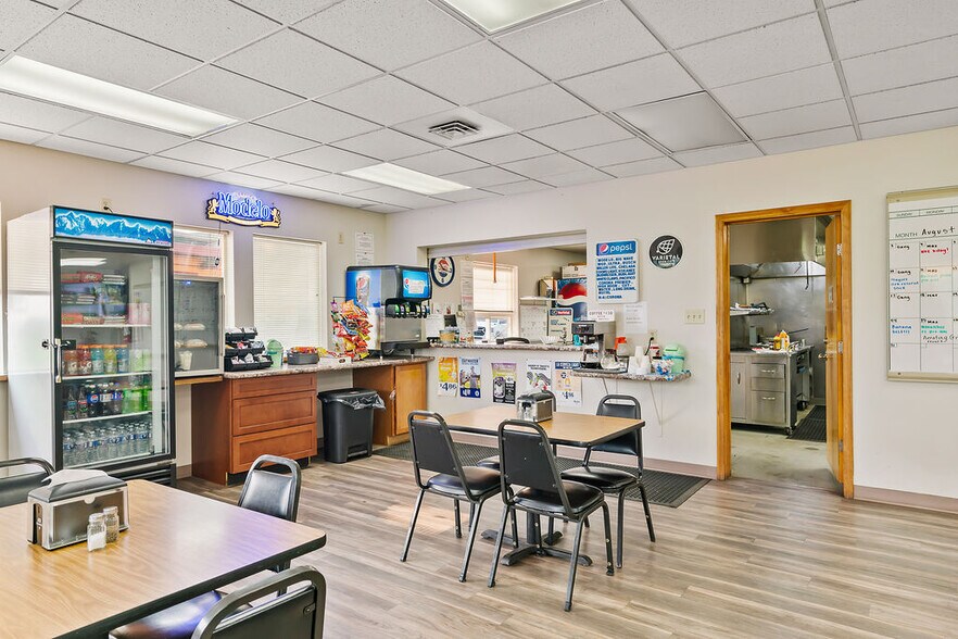 More Photos Of 31 Ray Rd, Sunnyside Sports And Entertainment For Sale