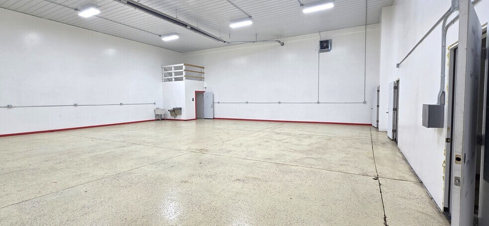 More Photos Of 66525 S Forest Ave, Lenox Township Warehouse For Lease