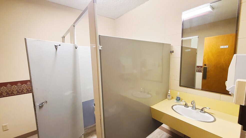 More Photos Of 710 W 8th St, Fort Scott Office For Sale