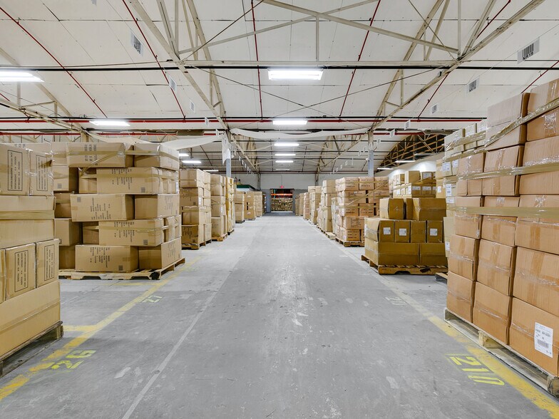 More Photos Of 16 Swamscott St, Newfields Warehouse For Lease