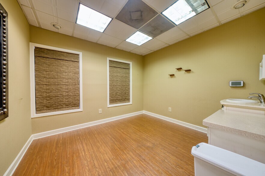 More Photos Of 2805 Center St, Deer Park Storefront Retail Office For Sale