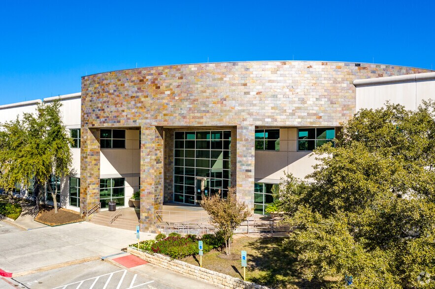 More Photos Of 211 N Loop 1604 E, San Antonio Unknown For Lease