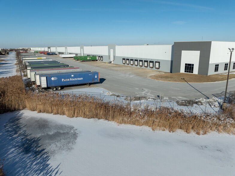 More Photos Of 701 Central Ave, University Park Distribution For Lease