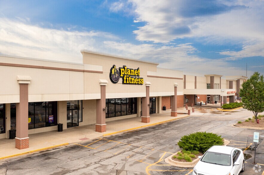 More Photos Of 4125 N Sheridan Rd, Peoria Unknown For Lease