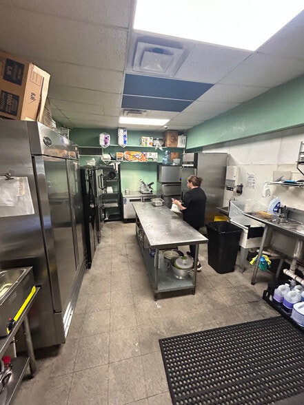 More Photos Of 1309 S Collins St, Plant City Freestanding For Sale