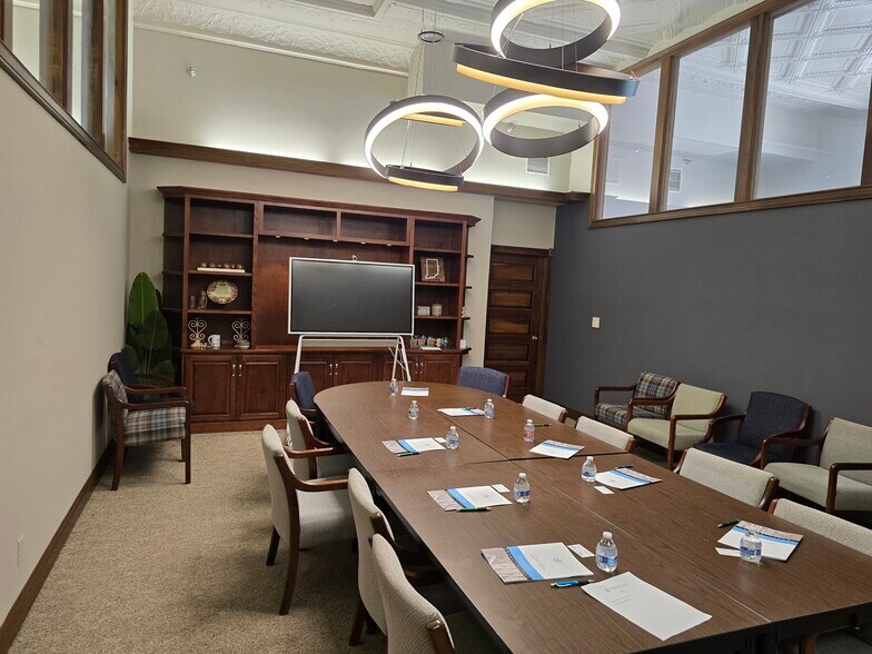 More Photos Of 911 Meridian St, Anderson Flex For Sale