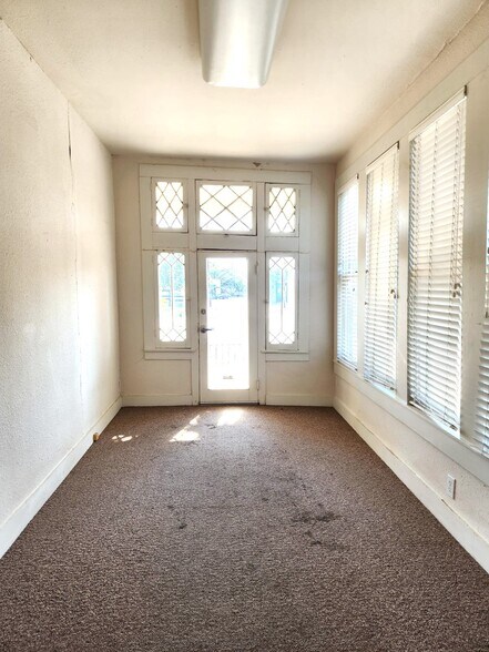 More Photos Of 1249 S Saint Marys St, San Antonio Office Residential For Sale