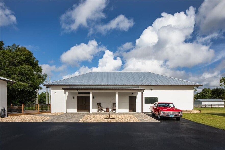 More Photos Of 10910 Ruden Rd, North Fort Myers Specialty For Sale