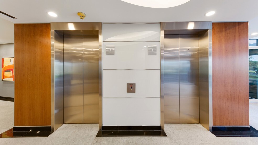 More Photos Of 3230 W Commercial Blvd, Fort Lauderdale Unknown For Lease