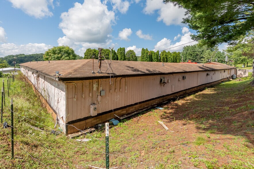 More Photos Of 549 E Stuart Dr, Galax Hotel For Sale