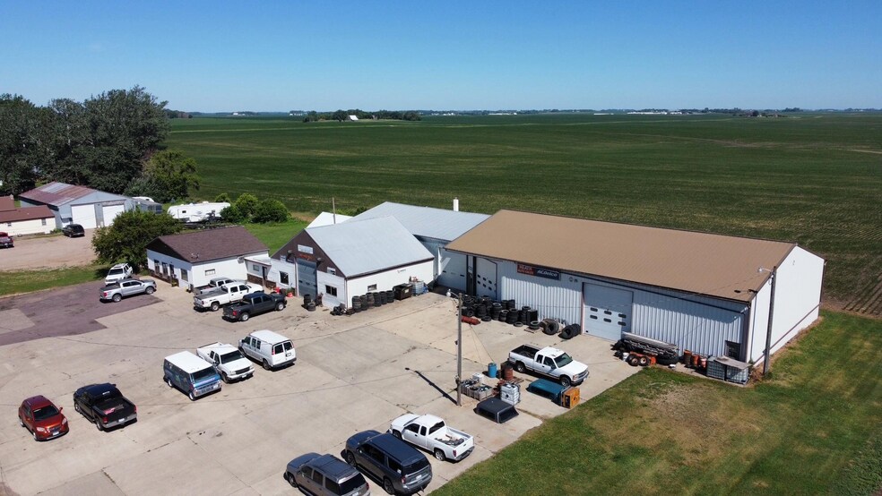 More Photos Of 525 Amy Ave, Round Lake General Retail For Sale
