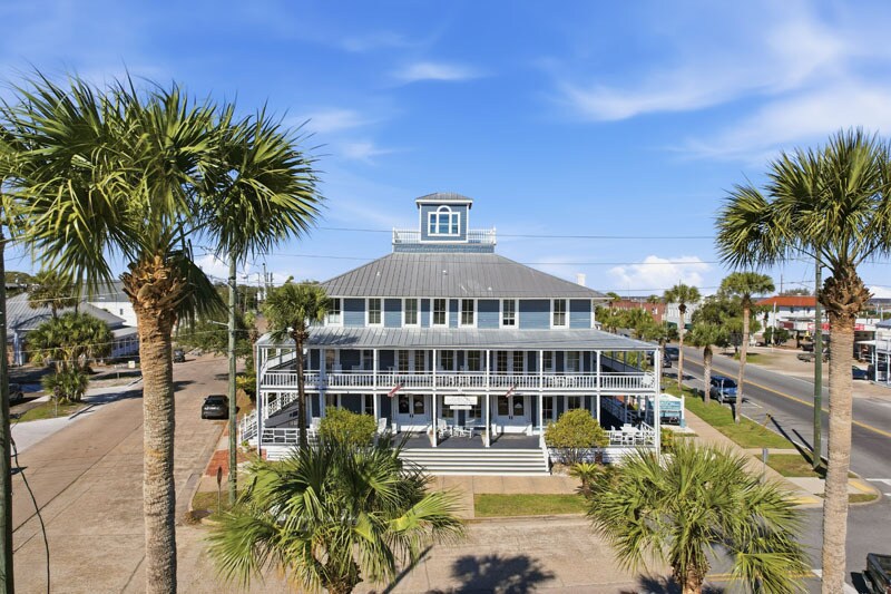 More Photos Of 51 Avenue C, Apalachicola Hotel For Sale
