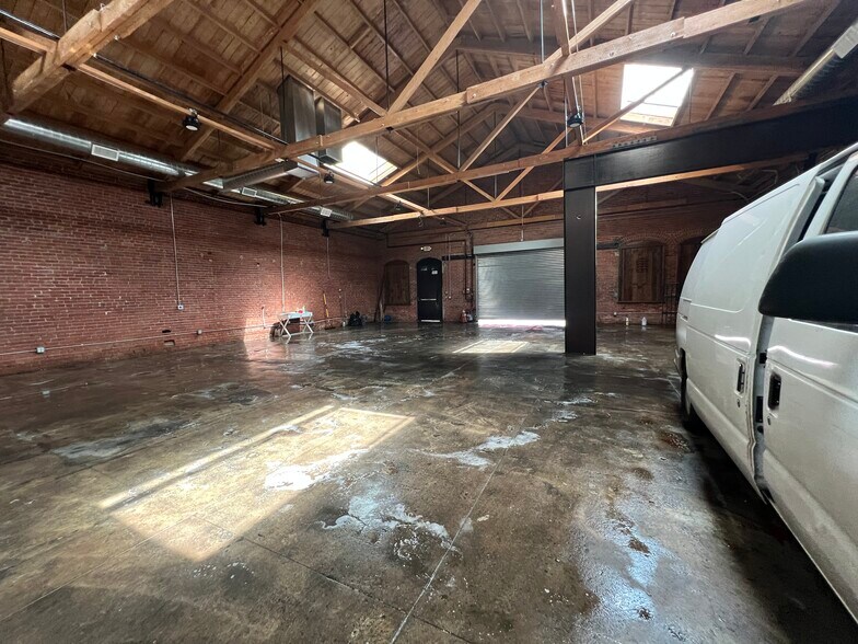 More Photos Of 1228 S Flower St, Los Angeles Light Manufacturing For Lease